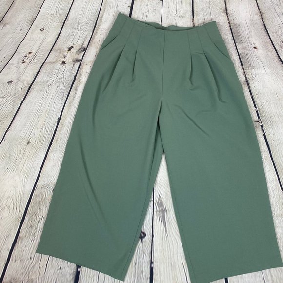 Maison Jules Pants - Maison Jules NWT Green Pleated Cropped Capri Pants 6